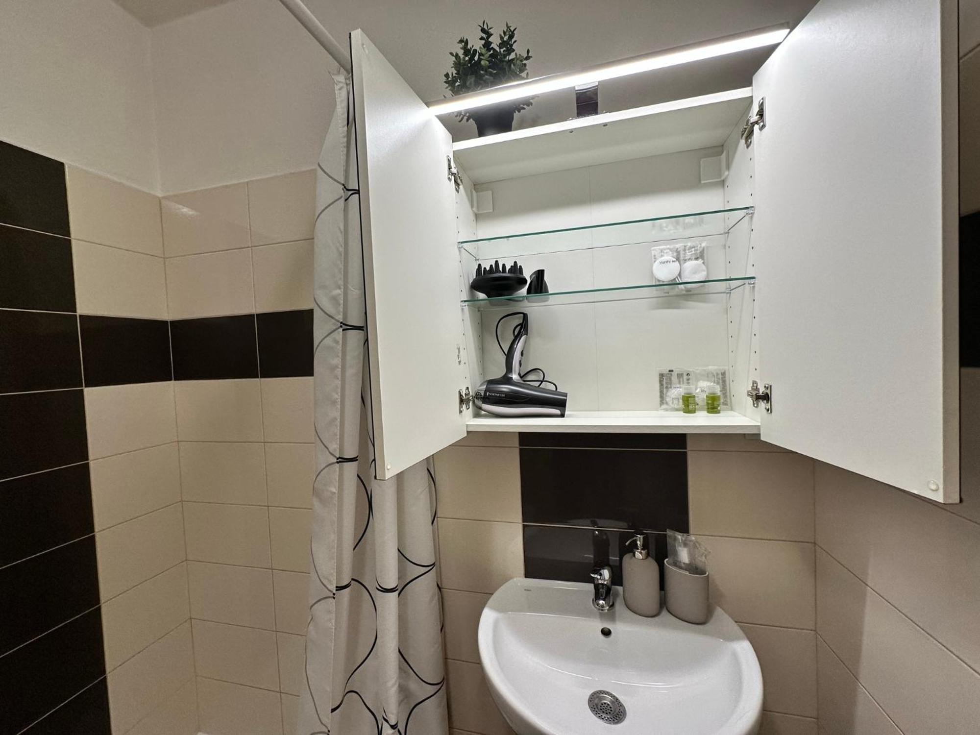 Cozy Studio Apartment In The Wider Center Bratislava Bagian luar foto